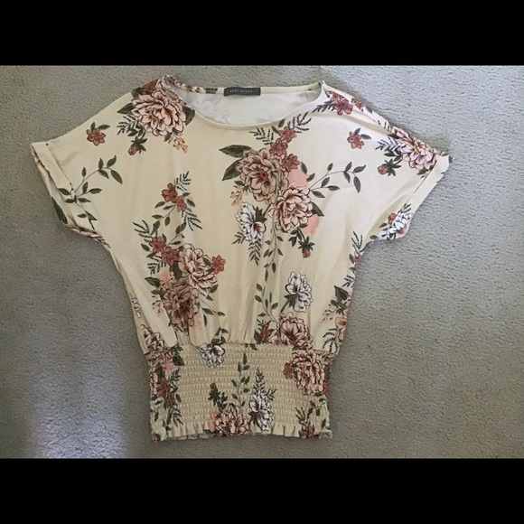 Suzy Shier floral top - Picture 2 of 7
